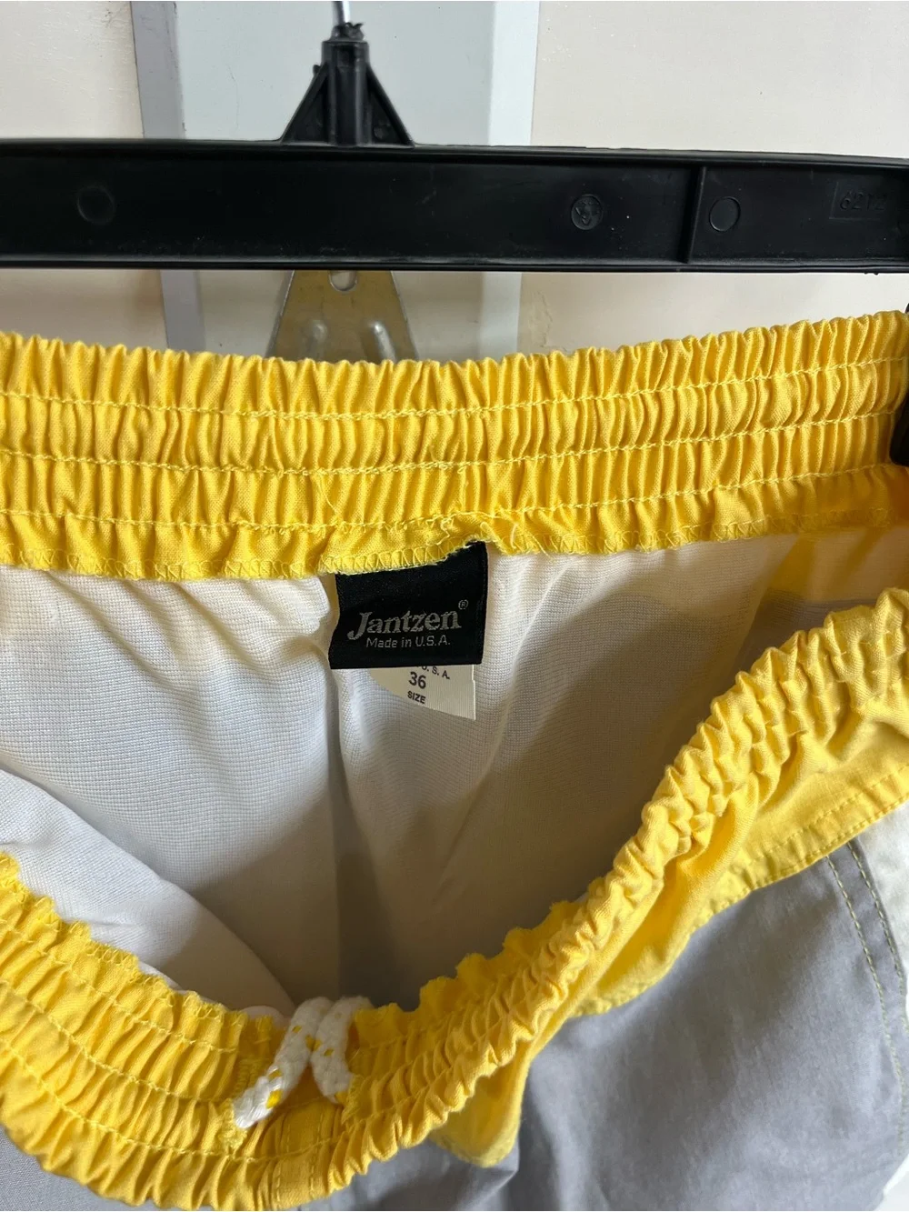 Men's Colorblock Elastic-Waist Shorts - Yellow & Gray with liner Size 36